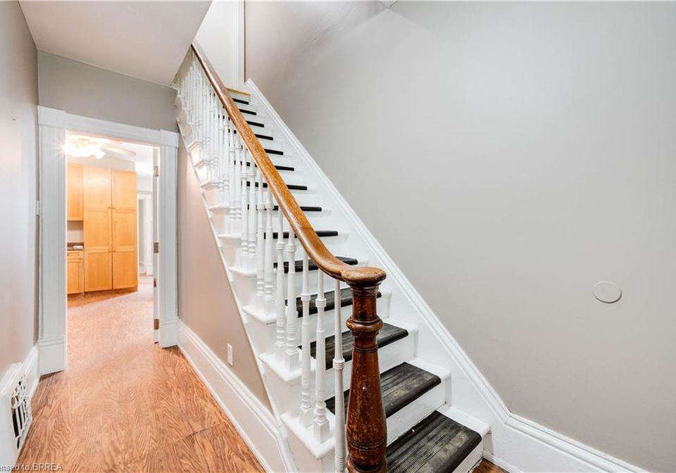 300-dalhousie-street-brantford-ontario-40832879