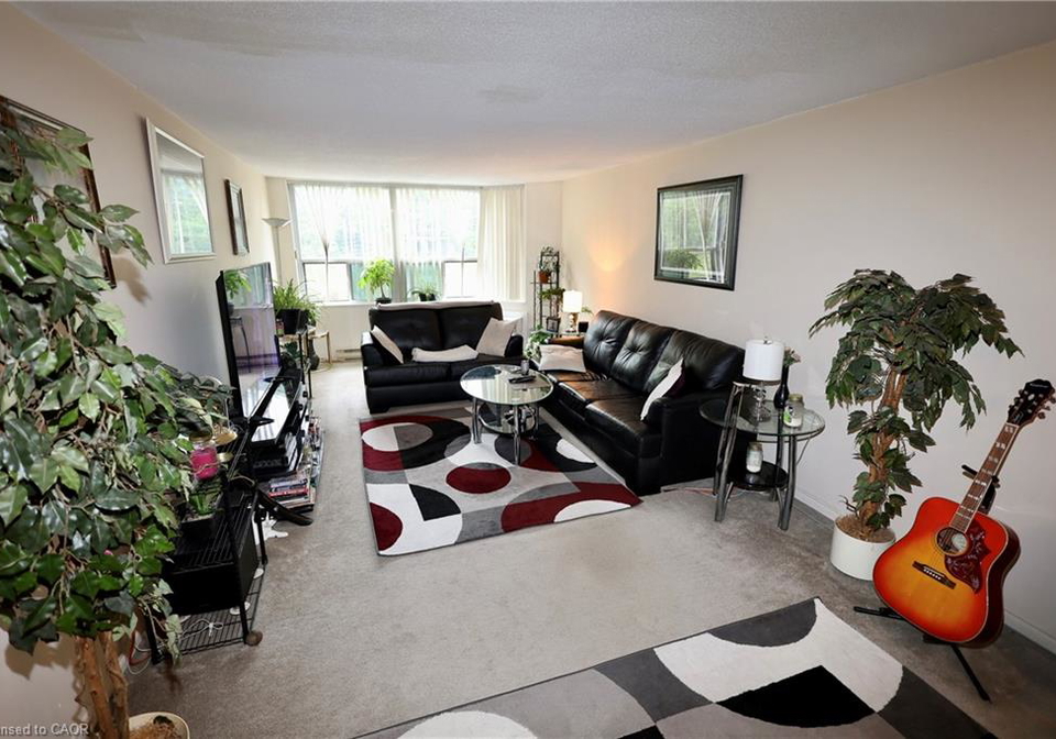 55-green-valley-drive-kitchener-ontario-40832993