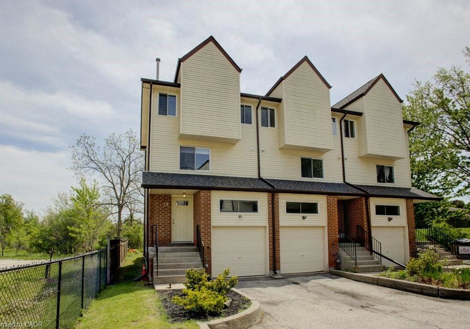 1085-queens-boulevard-kitchener-ontario-40833081
