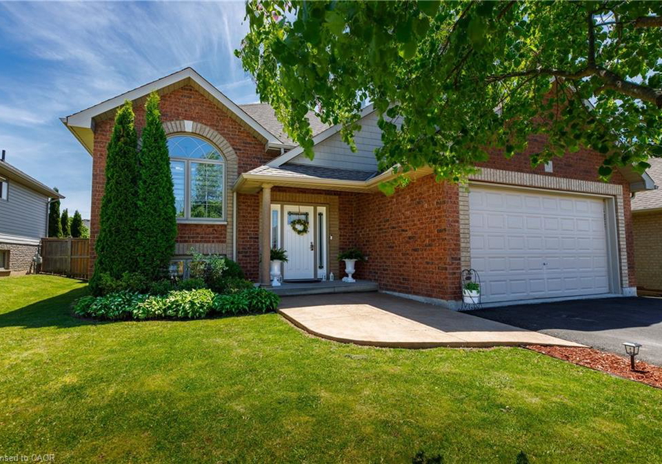 10-redbud-crescent-simcoe-ontario-40833155