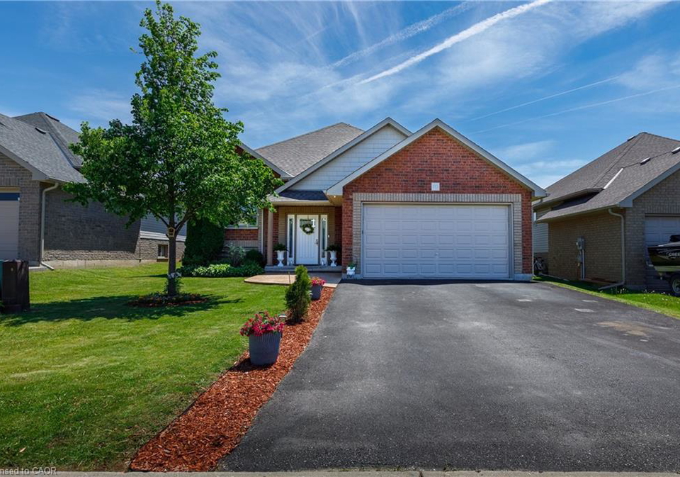 10-redbud-crescent-simcoe-ontario-40833155