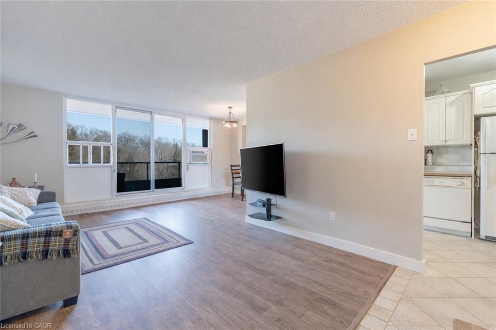 1968-main-street-w-hamilton-ontario-40833224