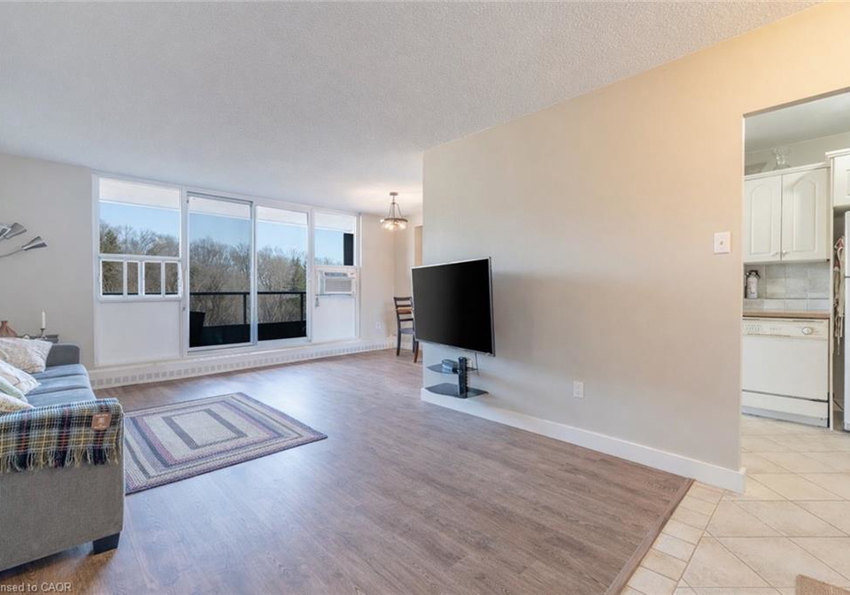 1968-main-street-w-hamilton-ontario-40833224