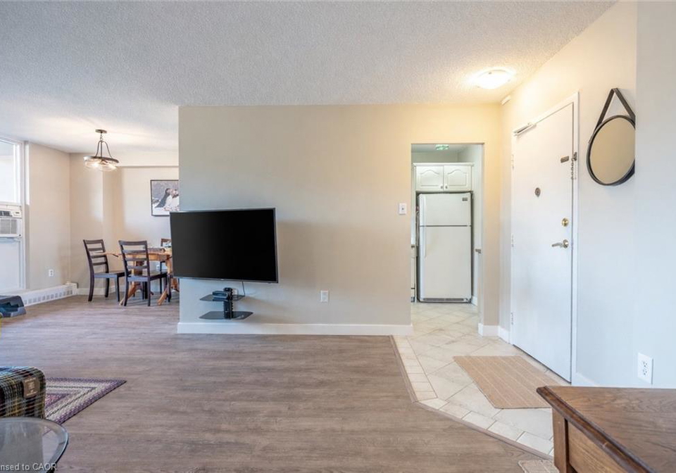 1968-main-street-w-hamilton-ontario-40833224
