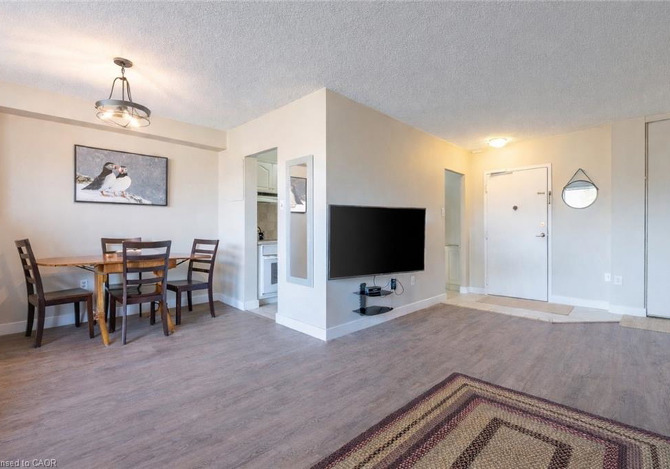 1968-main-street-w-hamilton-ontario-40833224