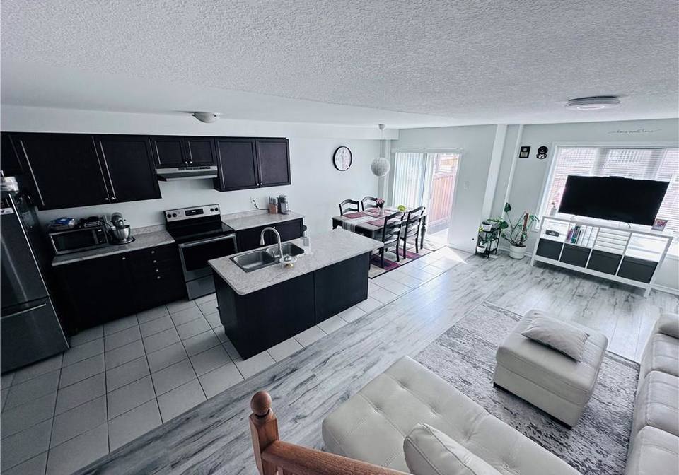17-longboat-run-w-brantford-ontario-40833290
