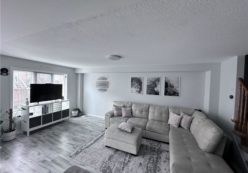 17-longboat-run-w-brantford-ontario-40833290