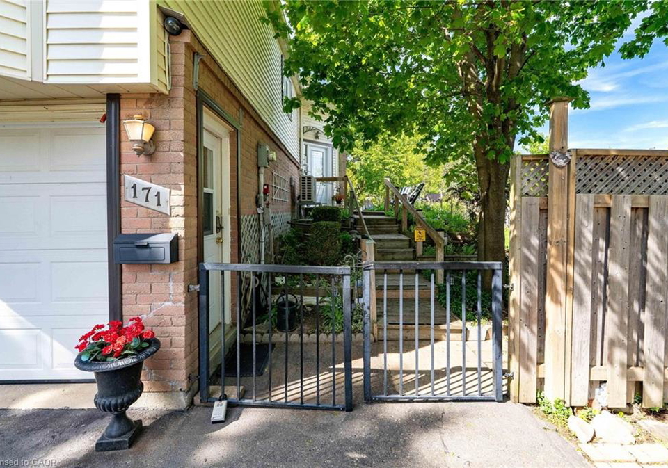 171-herron-place-waterloo-ontario-40833306