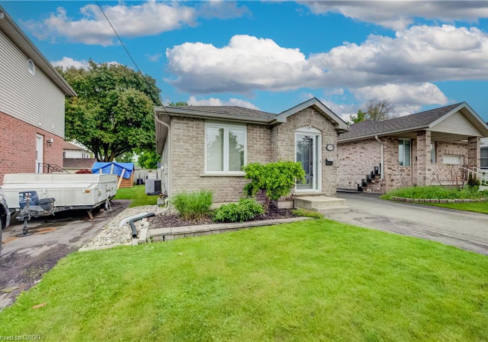 30-teeple-street-woodstock-ontario-40833345