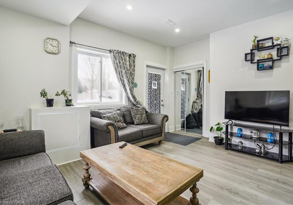 251r-king-street-e-stoney-creek-ontario-40833371