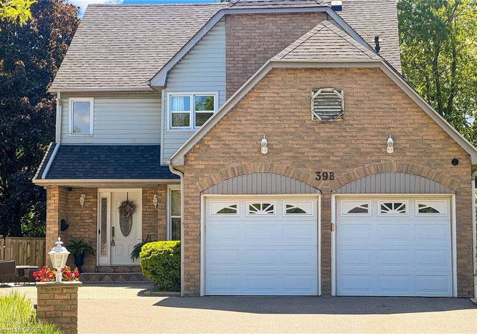 39b-newington-crescent-toronto-ontario-40833382