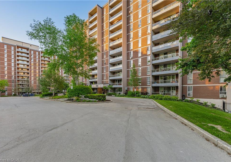 1966-main-street-w-hamilton-ontario-40833488