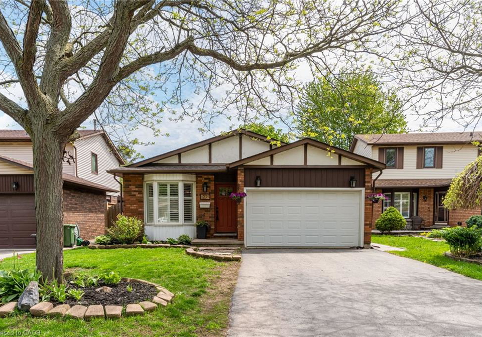 27-bloomsbury-court-ancaster-ontario-40833620