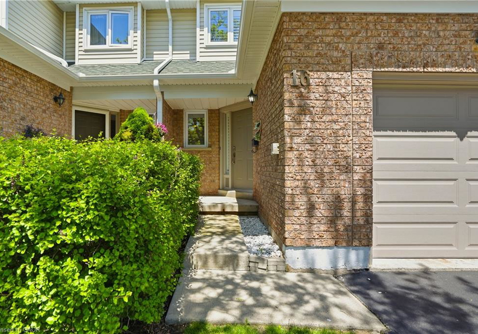 2215-cleaver-avenue-burlington-ontario-40833669