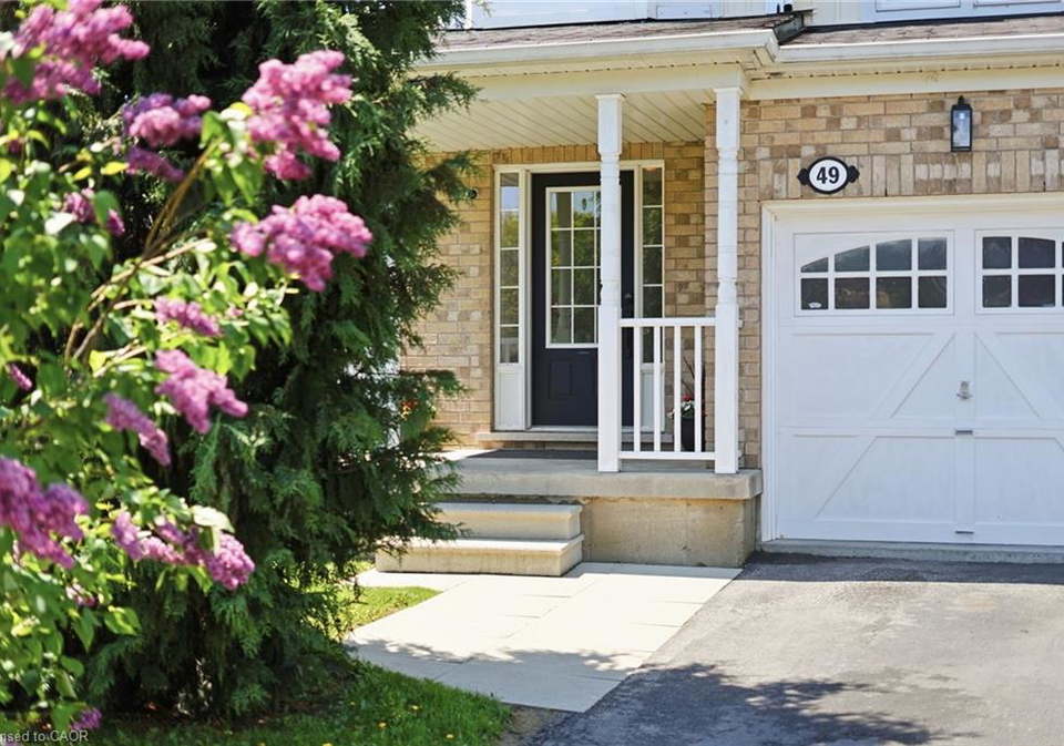 49-blue-sky-trail-waterdown-ontario-40833705