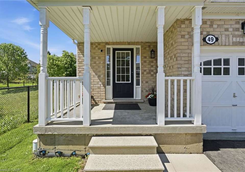 49-blue-sky-trail-waterdown-ontario-40833705