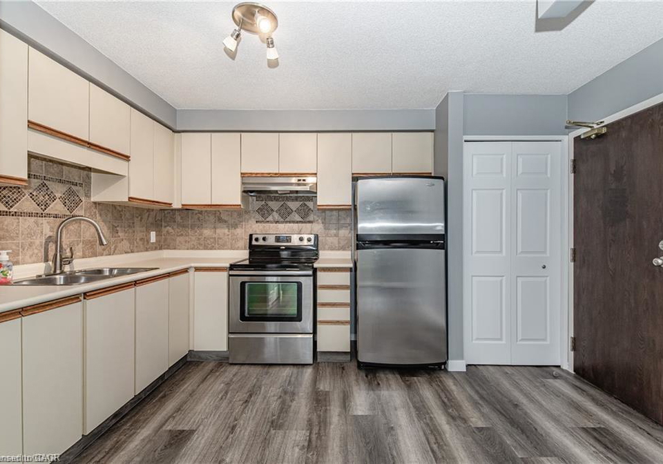 331-northlake-drive-waterloo-ontario-40833722