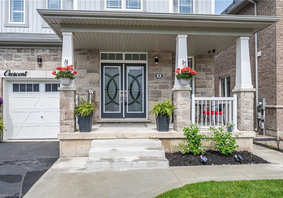 9-fleming-crescent-caledonia-ontario-40833780