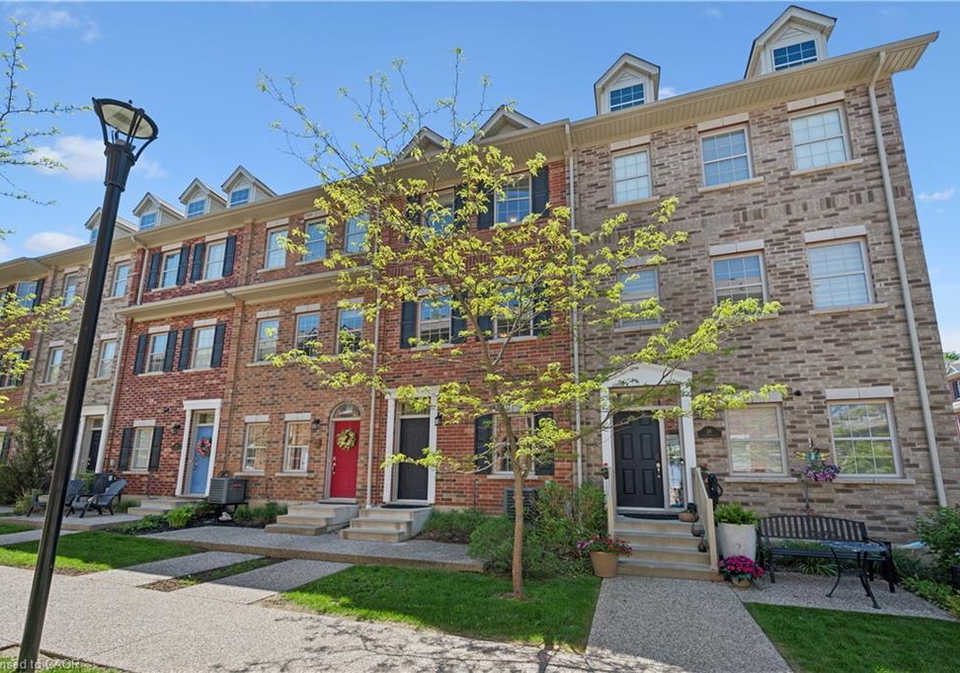 24-oxfordshire-lane-kitchener-ontario-40833792
