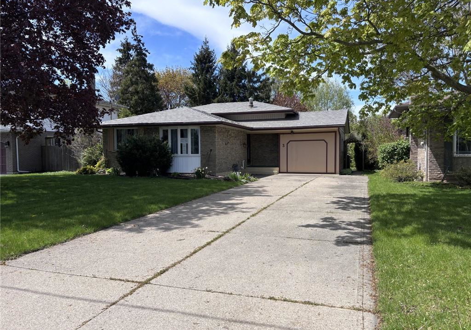 3-governor-simcoe-drive-st-catharines-ontario-40833837