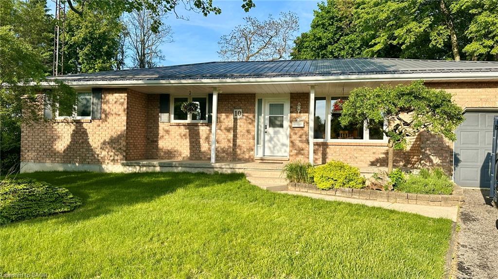 10-baltic-circle-waterford-ontario-40833841