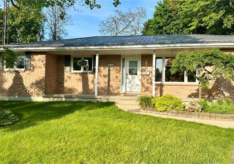 10-baltic-circle-waterford-ontario-40833841