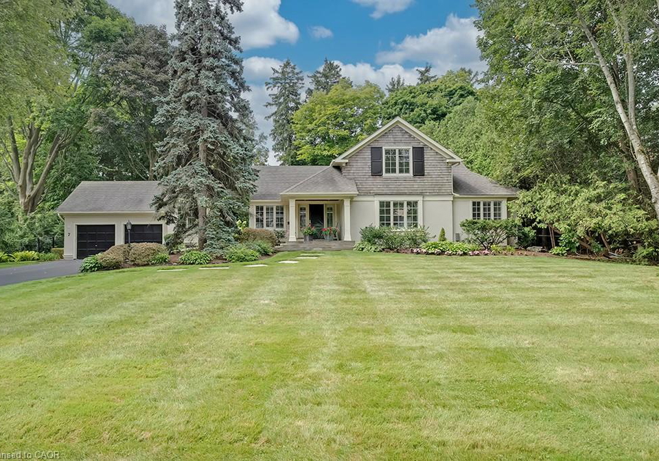 7-colonial-crescent-oakville-ontario-40833953