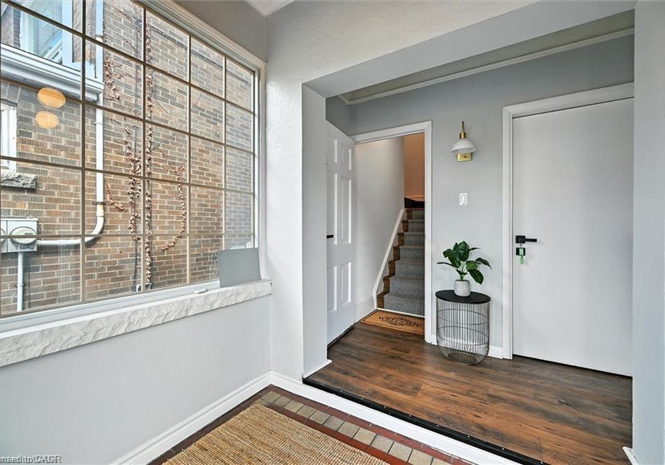 1047-main-street-e-hamilton-ontario-40833993