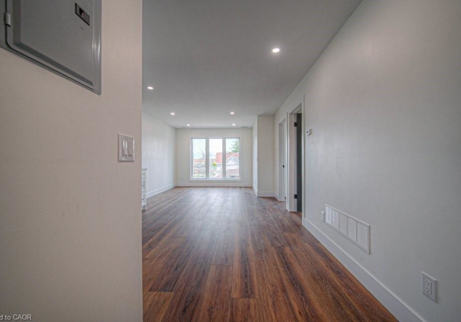 1-bond-street-cambridge-ontario-40834203