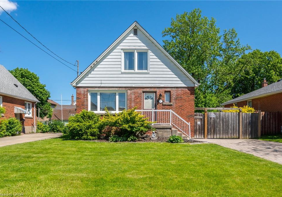 27-delevan-crescent-hamilton-ontario-40834259