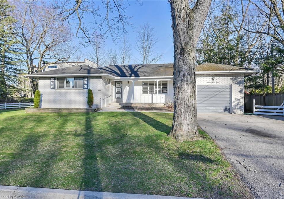 112-academy-street-ancaster-ontario-40834285