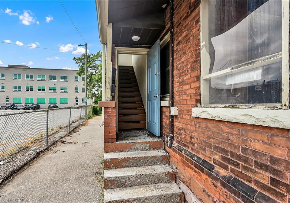 33-nelson-street-brantford-ontario-40834347