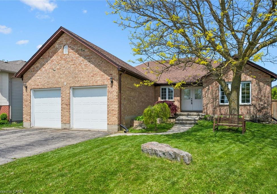 9-berdux-place-wellesley-ontario-40834404