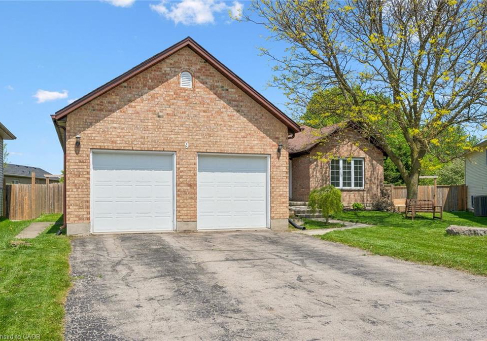 9-berdux-place-wellesley-ontario-40834404