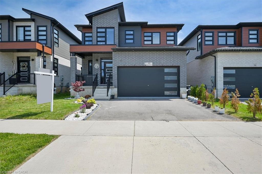 92-moon-crescent-cambridge-ontario-40834408