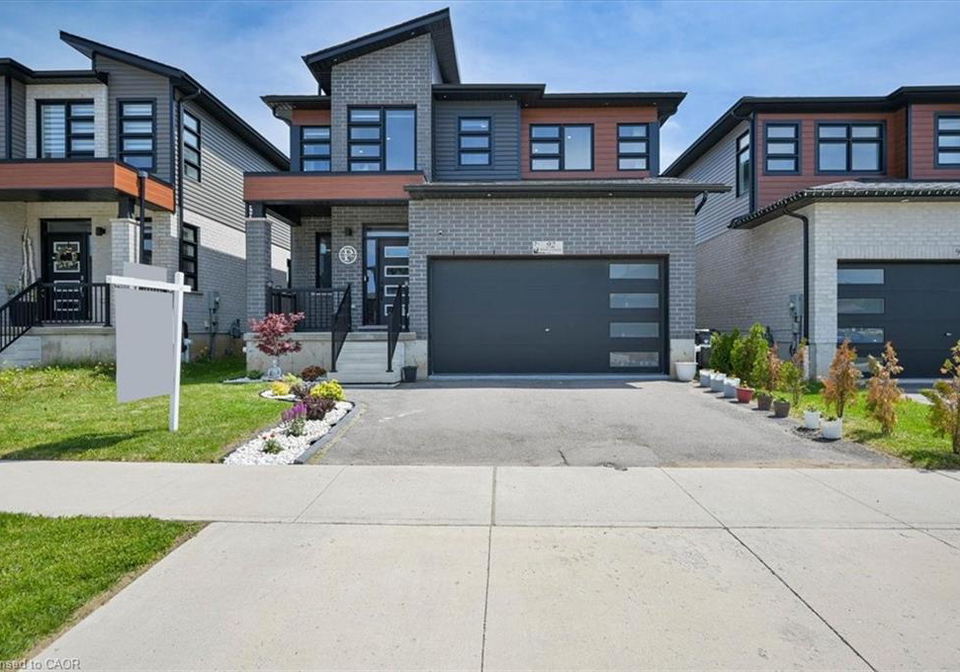 92-moon-crescent-cambridge-ontario-40834408