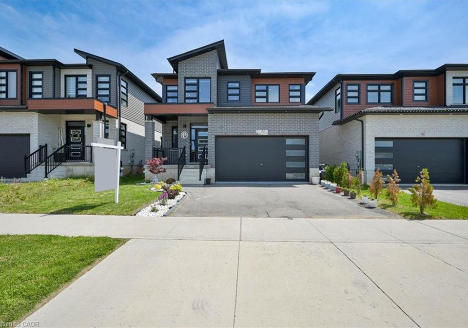 92-moon-crescent-cambridge-ontario-40834408