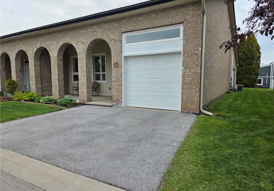 10-archdeacon-clark-trail-hamilton-ontario-40834529