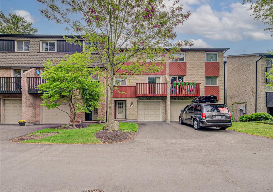1967-main-street-w-hamilton-ontario-40834570