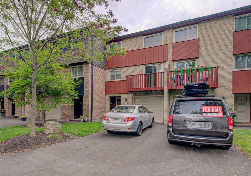 1967-main-street-w-hamilton-ontario-40834570