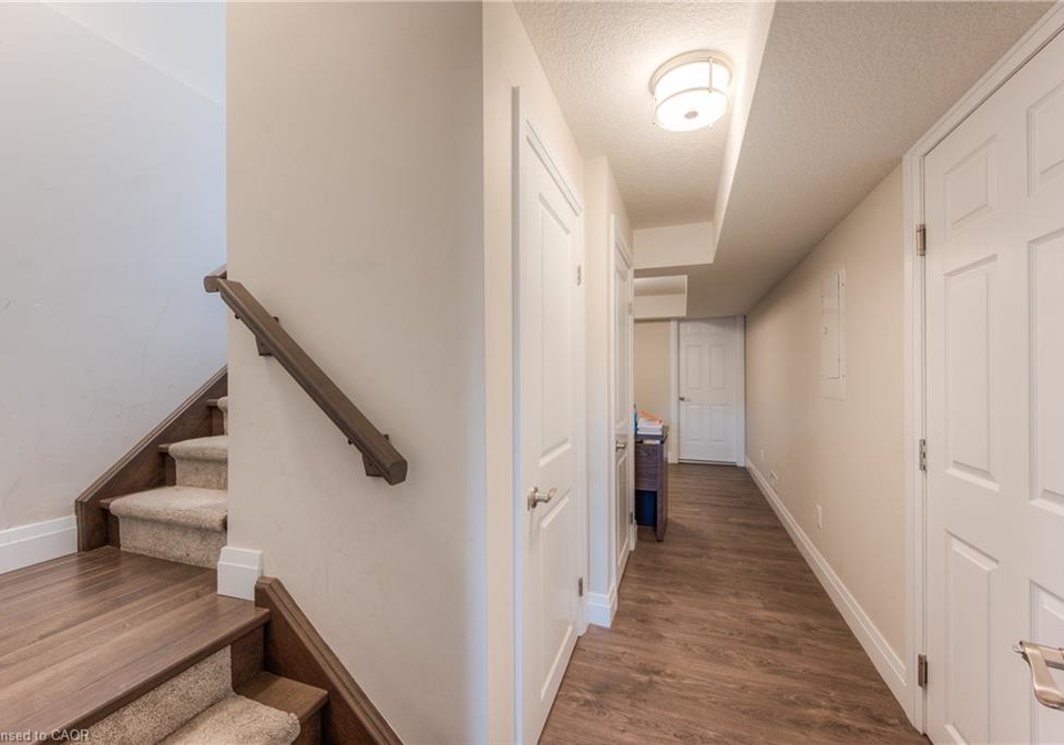 537-valhalla-crescent-waterloo-ontario-40834715