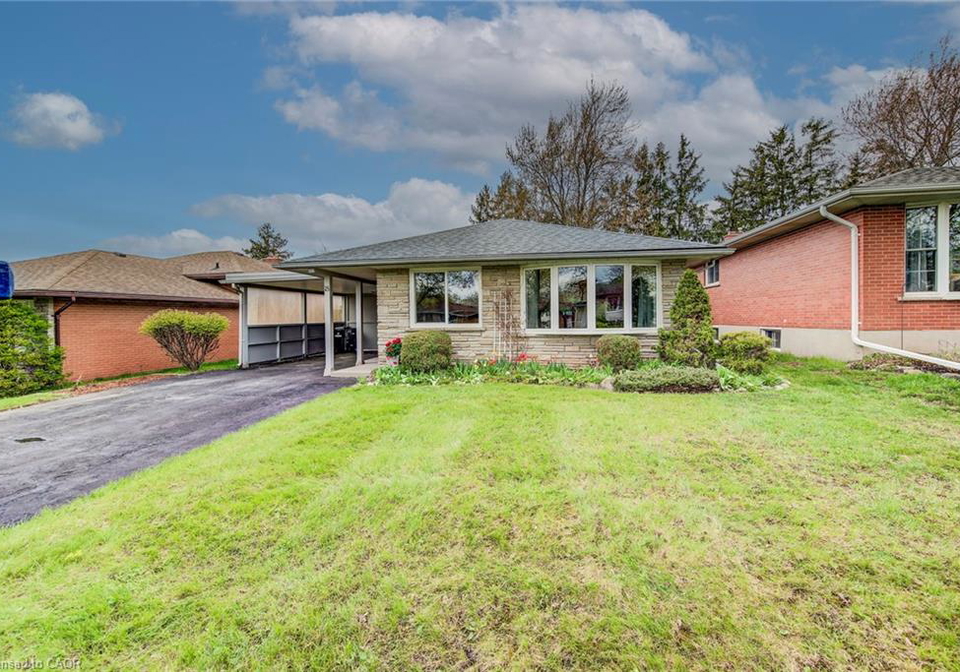18-queenston-crescent-kitchener-ontario-40834753