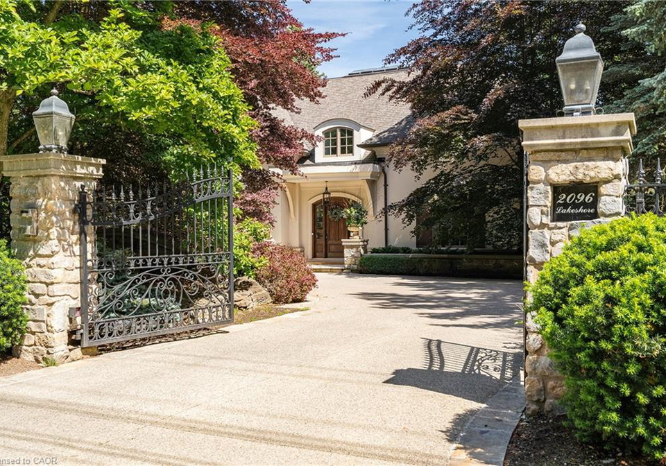 2096-lakeshore-road-e-oakville-ontario-40834825