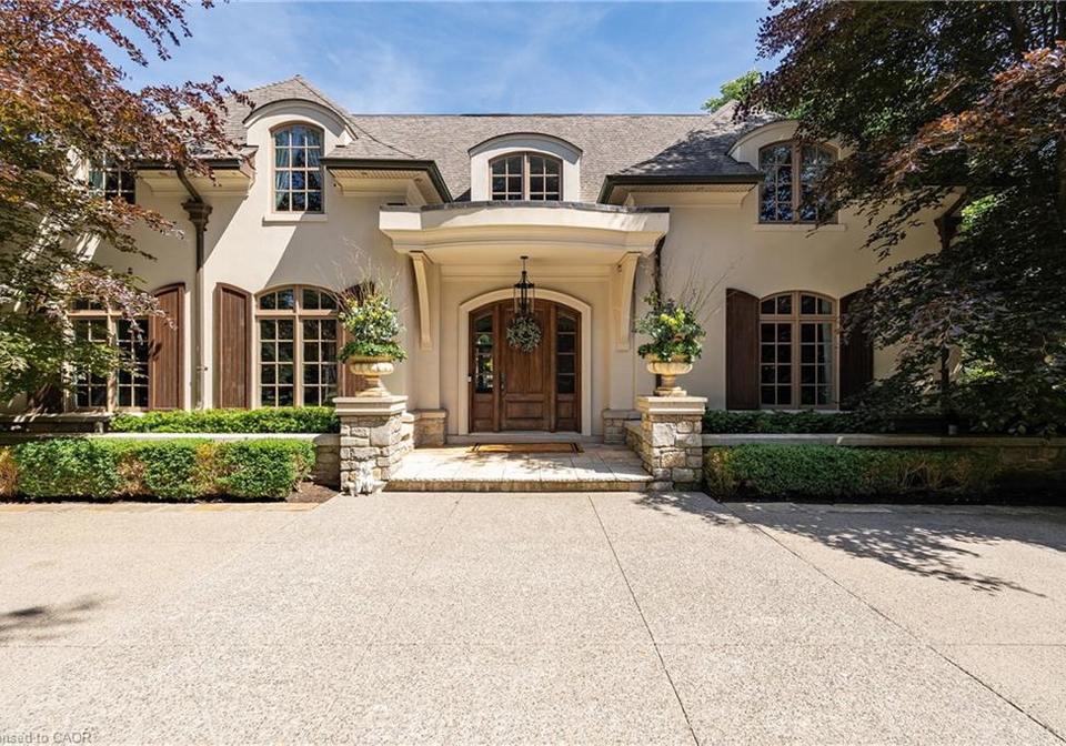 2096-lakeshore-road-e-oakville-ontario-40834825