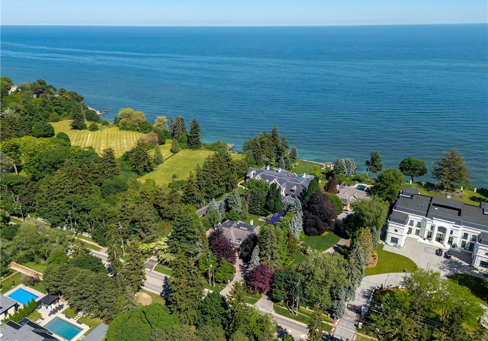 2096-lakeshore-road-e-oakville-ontario-40834825