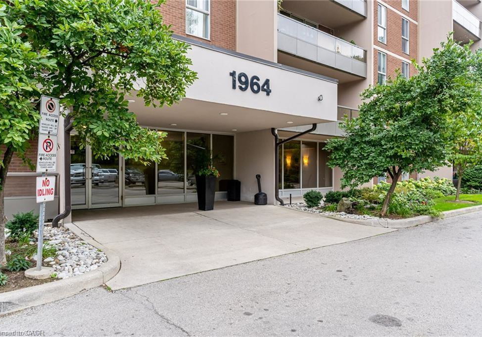 1964-main-street-w-hamilton-ontario-40834940