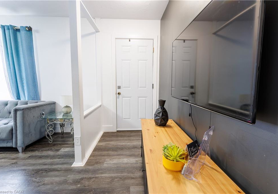18-silverdale-crescent-london-ontario-40834952