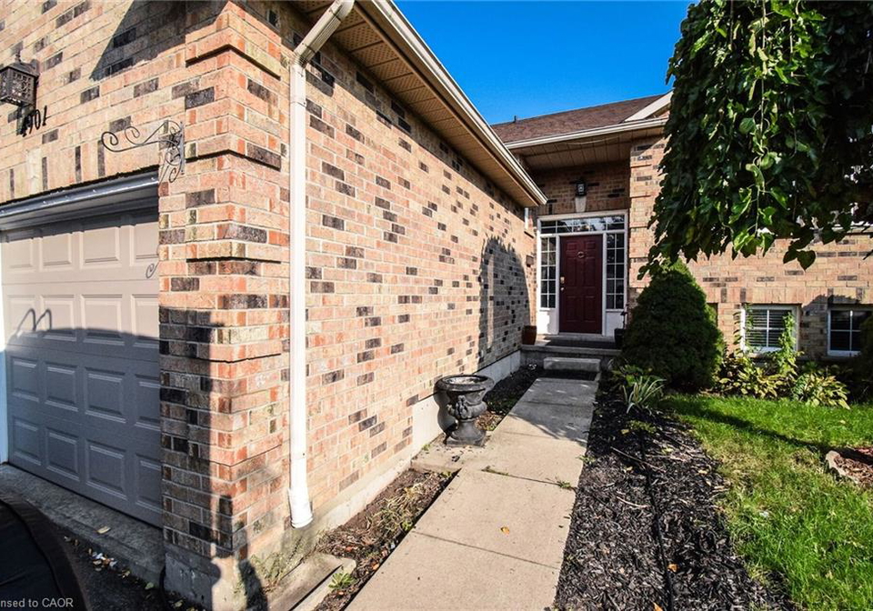 4901-adam-court-beamsville-ontario-40835096