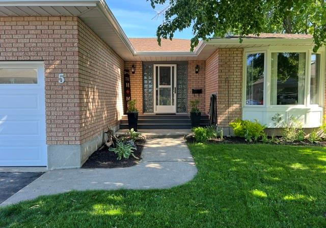 5-baltic-circle-waterford-ontario-40835177