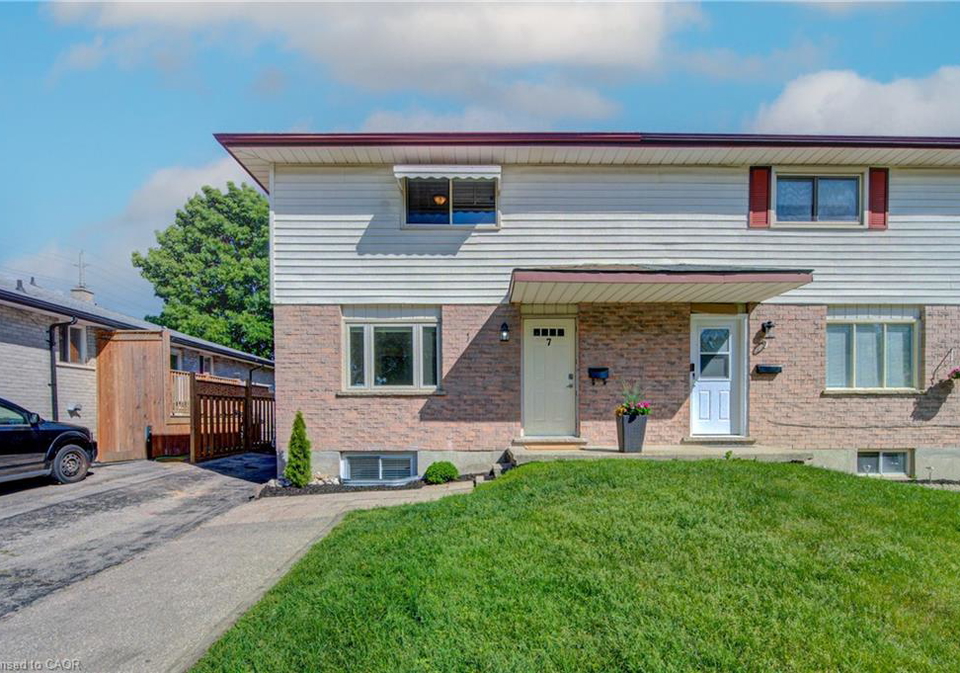 7-harvest-court-kitchener-ontario-40835205